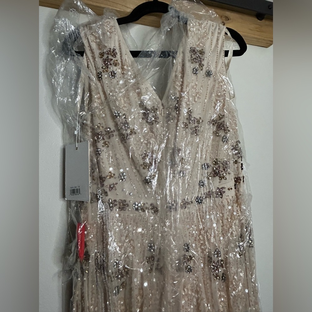 NWT MAC DUGGAL Cap Sleeve Embellished Gown - Picture 8 of 9